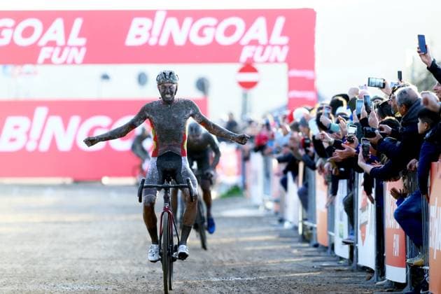 Belgian Michael Vanthourenhout celebrates as he crosses the finish line to win the men s elite race of the Cyclocross World Cup, in Terralba, Sardinia, Italy, Sunday 07 December 2025, stage 3 (out of 12) in the World Cup of the 2026-2027 season. DAVIDxPINTENS  x147198213x