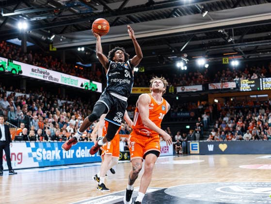Ross Williams Veolia Towers Hamburg, 34 in Dunk Rasta Vechta vs Veolia Towers Hamburg, Basketball, easyCredit Basketball Bundesliga, 9 Matchday, Season 2025 2026, 07 12 2025 Rasta Vechta vs Veolia Towers Hamburg, Basketball, easyCredit Basketball Bundesliga, 9 Matchday, Season 2025 2026, 07 12 2025 Vechta Copyright: xEibner-Pressefoto DamianxKruczynx EP_DKI