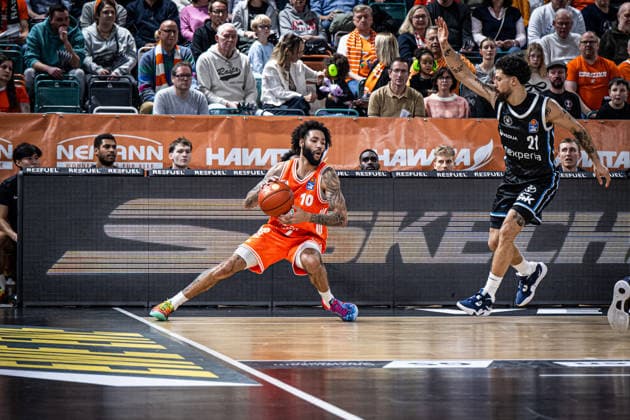 1 Basketball Bundesliga, easyCredit BBL, Season 2025 2026, Men, Main round, 9 Matchday, 07 12 2025, RASTA Vechta Veolia Hamburg Towers Tevin Brown 10 RASTA Vechta in action Vechta RASTA Dome Lower Saxony Germany