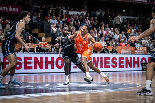 1 Basketball Bundesliga, easyCredit BBL, Season 2025 2026, Men, Main Round, 9 Matchday, 07 12 2025, RASTA Vechta Veolia Hamburg Towers Alonzo Verge 11 RASTA Vechta in action Vechta RASTA Dome Lower Saxony Germany