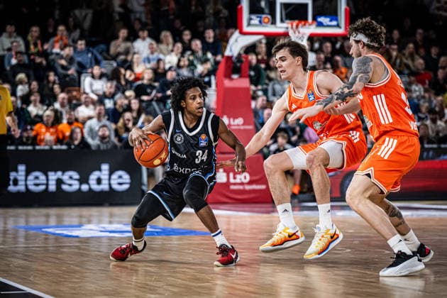 1 Basketball Bundesliga, easyCredit BBL, Season 2025 2026, Men, Main round, 9 Matchday, 07 12 2025, RASTA Vechta Veolia Hamburg Towers Ross Williams 34 Veolia Towers Hamburg in action Vechta RASTA Dome Lower Saxony Germany