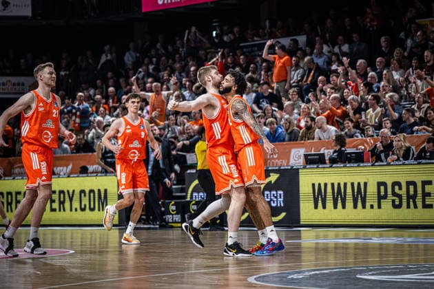1 Basketball Bundesliga, easyCredit BBL, Season 2025 2026, Men, Main Round, Matchday 9, 07 12 2025, RASTA Vechta Veolia Hamburg Towers Luc van Slooten 6 RASTA Vechta and Tevin Brown 10 RASTA Vechta during the game Vechta RASTA Dome Lower Saxony Germany