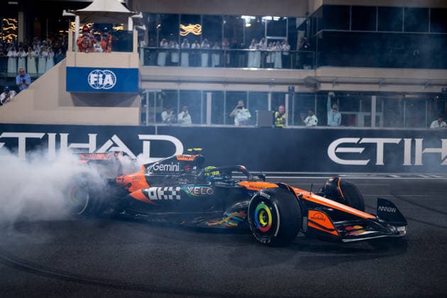 Lando Norris McLaren Formula 1 Team, Great Britain, 04 cheers at the finish about 3rd place in the race and his first title as driver world champion and makes donuts, UAE, Formula 1 World Championship, Abu Dhabi Grand Prix, Yas Marina Circuit, Race, 07 12 2025 UAE, Formula 1 World Championship, Abu Dhabi Grand Prix, Yas Marina Circuit, Race, 07 12 2025 Yas Marina Island Copyright: xEibner-Pressefoto Memmlerx EP_MMR