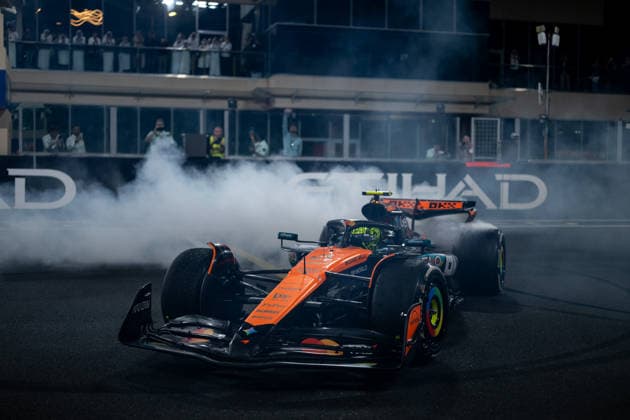 Lando Norris McLaren Formula 1 Team, Great Britain, 04 cheers at the finish about 3rd place in the race and his first title as driver world champion and makes donuts, UAE, Formula 1 World Championship, Abu Dhabi Grand Prix, Yas Marina Circuit, Race, 07 12 2025 UAE, Formula 1 World Championship, Abu Dhabi Grand Prix, Yas Marina Circuit, Race, 07 12 2025 Yas Marina Island Copyright: xEibner-Pressefoto Memmlerx EP_MMR