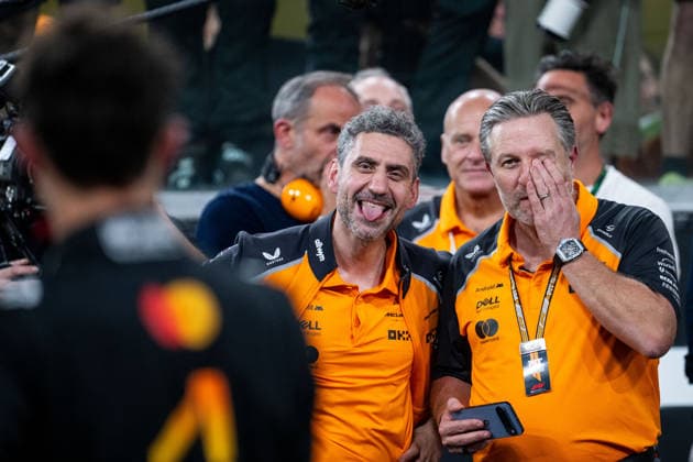 Andrea Stella McLaren Formula 1 Team, Team Principal , Zak Brown McLaren Formula 1 Team, Managing Director celebrating the teams title as Drivers World Champion, before Lando Norris McLaren Formula 1 Team, Great Britain, 04 , UAE, Formula 1 World Championship, Abu Dhabi Grand Prix, Yas Marina Circuit, Race, 07 12 2025 UAE, Formula 1 World Championship, Abu Dhabi Grand Prix, Yas Marina Circuit, Race, 07 12 2025 Yas Marina Island Copyright: xEibner-Pressefoto Memmlerx EP_MMR