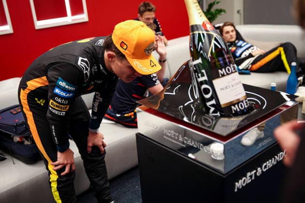 F1 - ABU DHABI GRAND PRIX 2025 NORRIS Lando (gbr), McLaren F1 Team MCL39, portrait Moet and Chandon bottle trophy FIA Formula One Drivers World Champion 2025 during the 2025 Formula 1 Abu Dhabi Grand Prix, 24th round of the 2025 FIA Formula One World Championship, WM, Weltmeisterschaft from December 05 to 07, 2025 on the Yas Marina Circuit, in Abu Dhabi, United Arab Emirates - Abu DhabiUnited Arab Emirates  Copyright: xXavixBonillax