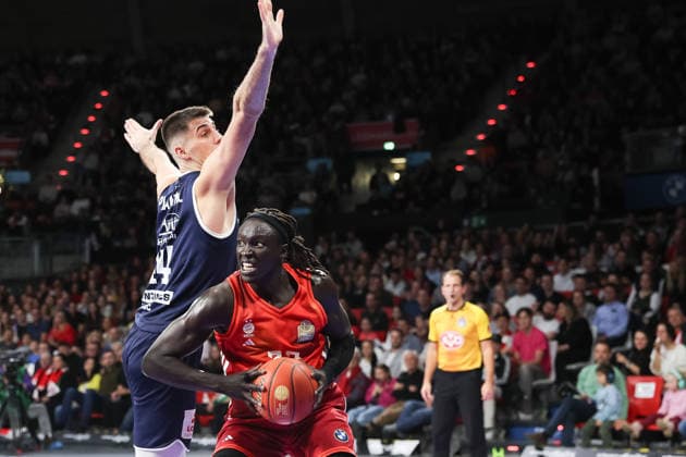 Wenyen Gabriel FC Bayern Basketball, 32 with Jure Planinic SYNTAINICS MBC, 44 , GER, FC Bayern Basketball vs SYNTAINICS MBC, Basketball, easycredit Basketball Bundesliga, 9 Matchday, Season 2025 2026, 07 12 2025, GER, FC Bayern Basketball vs SYNTAINICS MBC, Basketball, easycredit Basketball Bundesliga, 9 Matchday, Season 2025 2026, 07 12 2025 Munich Copyright: xEibner-Pressefoto JennixMaulx EP_JML