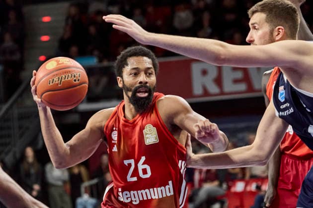 German Basketball Bundesliga BBL , FC Bayern Munich Basketball vs SYNTAINICS MBC, Munich FC Bayern Basketball, SYNTAINICS MBC, 2025 12 07 in Munich BMW Park Munich DINWIDDIE Spencer FC Bayern Munich Basketball Guard Nr26 BAY26 , NIKIC Kresimir SYNTAINICS MBC Center Nr 9 MBC9 sportworld Munich BMW Park Munich Bayern Germany