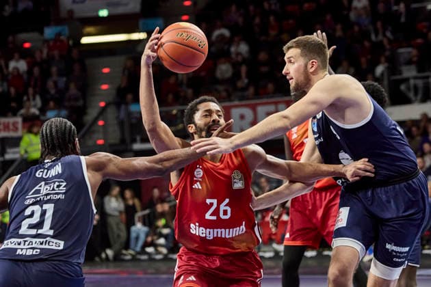 German Basketball Bundesliga BBL , FC Bayern Munich Basketball vs SYNTAINICS MBC, Munich FC Bayern Basketball, SYNTAINICS MBC, 2025 12 07 in Munich BMW Park Munich DINWIDDIE Spencer FC Bayern Munich Basketball Guard Nr26 BAY26 , NIKIC Kresimir SYNTAINICS MBC Center Nr 9 MBC9 , GUNN RJ SYNTAINICS MBC Power Forward Nr 21 MBC21 sportworld Munich BMW Park Munich Bayern Germany
