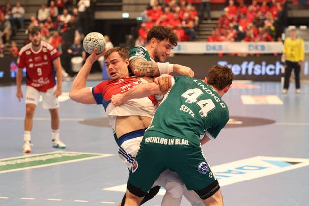 Handball Daikin Handball Bundesliga 2025 2026 Handball Sport Verein Hamburg vs ThSV Eisenach Elias Kofler Hamburg , Philipp Meyer Eisenach ,Stephan Seitz Eisenach , Sporthalle Hamburg Hamburg