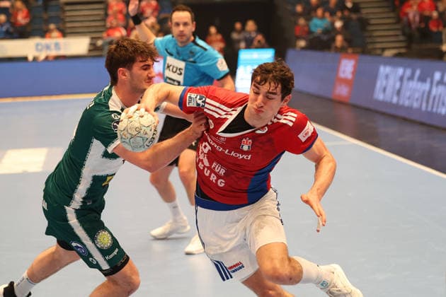 Handball Daikin Handball Bundesliga 2025 2026 Handball Sport Verein Hamburg vs ThSV Eisenach Felix Aellen Eisenach , Elias Kofler Hamburg , Sporthalle Hamburg Hamburg