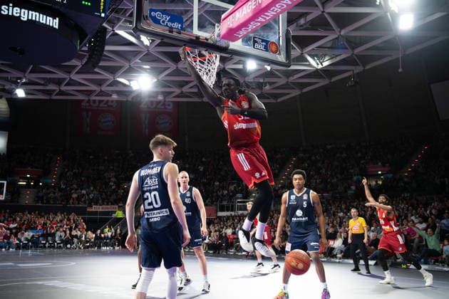 Wenyen Gabriel 32 Bayern in action at the match Bayern Munich SYNTAINICS MBC on 07 12 2025 in Munich Munich BMW Park Bayern Germany