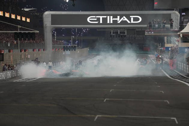 Formula 1 Etihad Airways Abu Dhabi Grand Prix 2025 07 12 2025, Yas Marina Circuit, Abu Dhabi, Formula 1 Etihad Airways Abu Dhabi Grand Prix 2025 , pictured The new Formula 1 World Champion Lando Norris GBR , McLaren F1 Team doing donuts on the start finish straight nordphotoxGmbHx xBratic nph00250