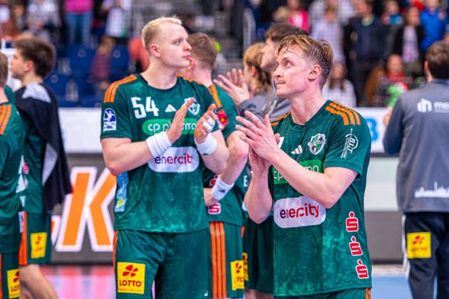 August Pedersen TSV Hannover Burgdorf, No. 17 v l , TSV Hannover Burgdorf green against Füchse Berlin white on matchday 15 of the 2025 2026 season in the DAIKIN Handball Bundesliga 07 12 2025, ZAG Arena Hannover, GER , Copyright: xJanxGuentherx xTSVxHannover-Burgdorfx
