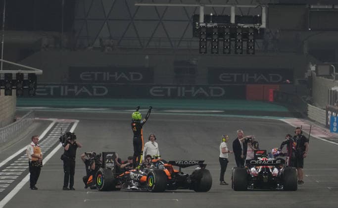 Formula 1 Etihad Airways Abu Dhabi Grand Prix 2025 07 12 2025, Yas Marina Circuit, Abu Dhabi, Formula 1 Etihad Airways Abu Dhabi Grand Prix 2025 , pictured The new Formula 1 World Champion Lando Norris GBR , McLaren F1 Team stands on his car and cheers the fans nordphotoxGmbHx xBratic nph00250