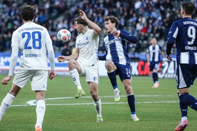 Sport, Football, 2 Bundesliga Season 2025 2026 15 Matchday Hertha BSC Berlin 1 FC Magdeburg 07 12 2025, Olympiastadion Berlin Alexander Nollenberger 1 FC Magdeburg, 17 Maurice Krattenmacher Hertha BSC Berlin, 14 Berlin Olympiastadion Berlin Berlin Germany