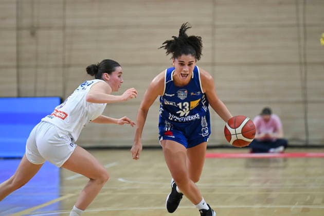 Nicole Brochlitz Lions, 6 , Sara Guerreiro Marburg, 13 , Syntainics MBC vs BC Pharmaserv Marburg, Basketball, Women, Bundesliga, Season 2025 26, 10 Matchday, 07 12 2025 Halle SWH Arena Sachsen Anhalt Germany