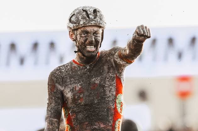 Belgian Michael Vanthourenhout celebrates as he crosses the finish line to win the men s elite race of the Cyclocross World Cup, in Terralba, Sardinia, Italy, Sunday 07 December 2025, stage 3 (out of 12) in the World Cup of the 2026-2027 season. DAVIDxPINTENS  x147202595x