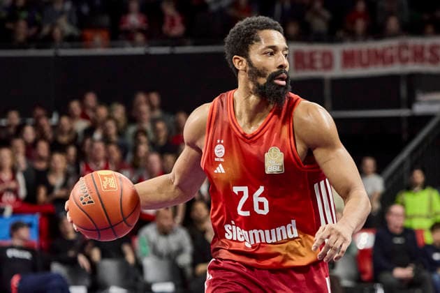 German Basketball Bundesliga BBL , FC Bayern Munich Basketball vs SYNTAINICS MBC, Munich FC Bayern Basketball, SYNTAINICS MBC, 2025 12 07 in Munich BMW Park Munich DINWIDDIE Spencer FC Bayern Munich Basketball Guard Nr26 BAY26 sportworld Munich BMW Park Munich Bayern Germany