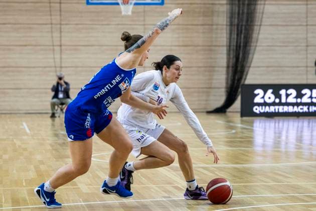 Toyota DBBL 2025 2026 Syntainics MBC vs BC Marburg Halle Saale, Germany 07 December 2025 In the picture from left Lea Debeljak Marburg and Katelyn Shumate Halle Halle Saale swh Arena Sachsen Anhalt Germany