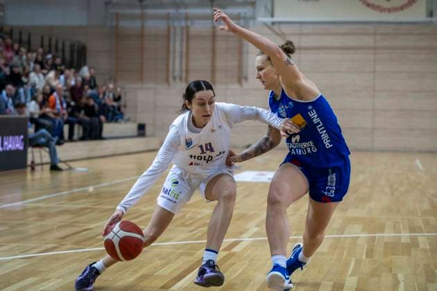 Toyota DBBL 2025 2026 Syntainics MBC vs BC Marburg Halle Saale, Germany 07 December 2025 In the picture from left in duel Katelyn Shumate Halle and Lea Debeljak Marburg Halle Saale swh Arena Sachsen Anhalt Germany