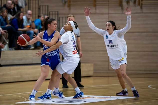 Toyota DBBL 2025 2026 Syntainics MBC vs BC Marburg Halle Saale, Germany 07 December 2025 In the picture from left Sara Guerreiro Marburg and Liz Smith Halle Halle Saale swh Arena Sachsen Anhalt Germany