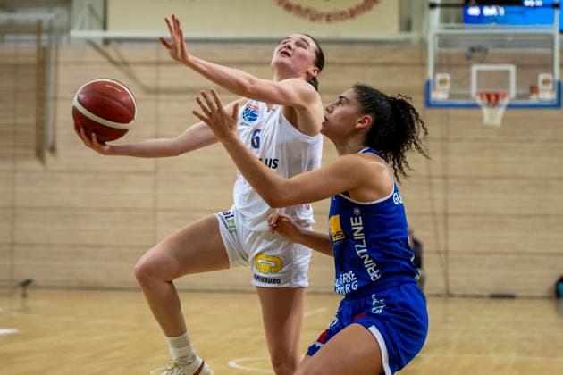 Toyota DBBL 2025 2026 Syntainics MBC vs BC Marburg Halle Saale, Germany 07 December 2025 In the picture from left Nicole Brochlitz Halle and Sara Guerreiro Marburg Halle Saale swh Arena Sachsen Anhalt Germany