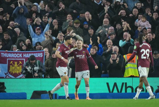 Brighton and Hove Albion v West Ham United, Premier League, Football, Amex Stadium, Brighton, UK - 07 Dec 2025 GOAL 0-1. Jarrod Bowen (C) of West Ham United celebrates after scoring the opening goal. Brighton Amex Stadium Brighton GBR, UK NEWSPAPERS OUT Copyright: xSeanxRyanx
