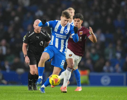 Brighton and Hove Albion v West Ham United, Premier League, Football, Amex Stadium, Brighton, UK - 07 Dec 2025 Brajan Gruda of Brighton and Mateus Fernandes of West Ham United. Brighton Amex Stadium Brighton GBR, UK NEWSPAPERS OUT Copyright: xSeanxRyanx