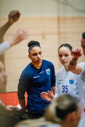 BB 1BL Women Syntainics MBC Lions BC Pharmaserv Marburg Rachel Mamie Arthur GISA Lions MBC with injury on the bench during the 2025 2026 season in the DBBL Toyota Bundesliga Syntainics MBC Lions and BC Pharmaserv Marburg at the SWH Arena on December 7, 2025 in Halle Saale, Sachsen Anhalt, Germany