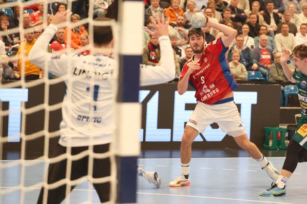 Handball Daikin Handball Bundesliga 2025 2026 Handball Sport Verein Hamburg vs ThSV Eisenach Goalkeeper Constantin Mï¿½ Moestl Lemgo , Jacob Arenth Lassen Hamburg , Sporthalle Hamburg Hamburg