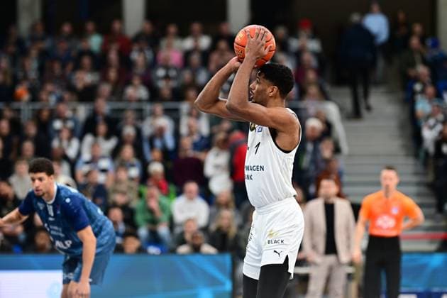 Game action with David NGuessan 1 Basketball Lions Braunschweig and Samuell Williamson 10 MLP Academics Heidelberg David NGuessan 1 Basketball Lions Braunschweig with throw Copyright: xMichaelxGelhardtx