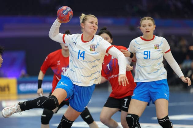 South Korea Czech Republic, IHF Womens Handball World Championship Kamila Kordovska Czech Republic, 14 , right behind Anna Jestribkova Czech Republic, 91 3 Main round match of the Womens Handball World Championship between South Korea and Czech Republic on December 7, 2025 at the Westfalenhalle in Dortmund , Dortmund Nordrhein Westfalen Germany Westfalenhalle