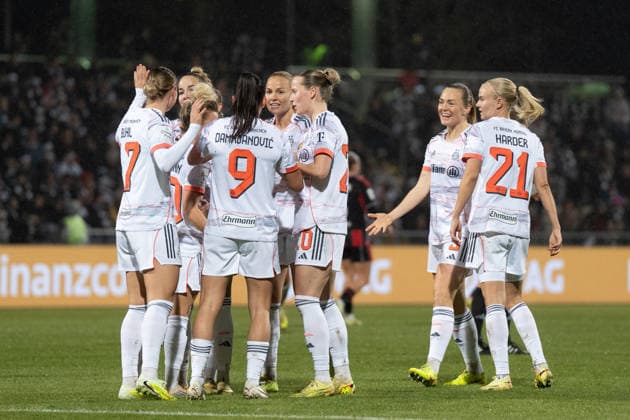07 12 2025, xhfmx, Soccer Google Pixel Womens Bundesliga, Eintracht Frankfurt FC Bayern Der FC Bayern bejubelt ads 0 1 in Frankfurt Klara Bühl FC Bayern München, 17 , Jovana Damnjanović FC Bayern München, 9 , Franziska Kett FC Bayern München, 20 , Pernille Harder FC Bayern München, 21 DFL DFB REGULATIONS PROHIBIT ANY USE OF PHOTOGRAPHS as IMAGE SEQUENCES and or QUASI VIDEO Frankfurt am Main