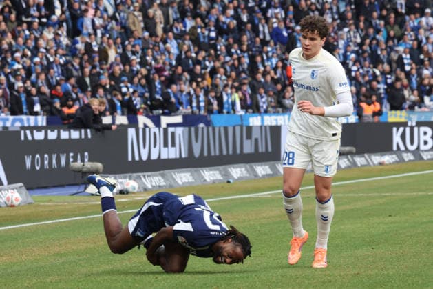 DEU, DFL, 2 FBL, Hertha BSC vs 1 FC Magdeburg, 07 12 2025, Berliner Olympiastadion, Berlin, DEU, DFL, 2 FBL, Hertha BSC vs 1 FC Magdeburg, im Bild Deyovaisio Zeefuik Hertha BSC Berlin 42 , Max Geschwill 1 FC Magdeburg 28 DFL regulations prohibit any use of Photographs as image sequences and or quasi video nordphotoxGmbHx xEngler nph00076