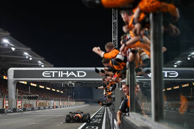 ABU DHABI, UNITED ARAB EMIRATES - DECEMBER 7: view from pit lane as Lando Norris driving McLaren MCL39 finishes third and thus becomes F1 World Champion 2025 during the F1 Grand Prix of Abu Dhabi at Yas Marina Circuit on December 4, 2025 in Abu Dhabi, United Arab Emirates. (Photo by Paddocker)  Copyright: xQIANxJUNxMotorsportxMedia Paddocx Sportspressphoto_SPR71640