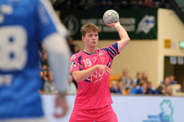 07 12 2025 Handball Men 2025 2026 2 Bundesliga 14 Matchday Dessau Roßlauer HV 06 TSV Bayer Dormagen 1920 Anhalt Arena Dessau Finn Schroven Dormagen, 19, pink on the ball Dessau Roßlau Saxony Anhalt Germany