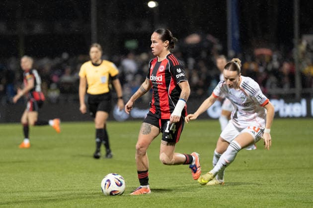 07 12 2025, xhfmx, Soccer Google Pixel Women Bundesliga, Eintracht Frankfurt FC Bayern GÃ raldine Reuteler Eintracht Frankfurt, 14 and Franziska Kett FC Bayern Munich, 20 in duel DFL DFB REGULATIONS PROHIBIT ANY USE OF PHOTOGRAPHS as IMAGE SEQUENCES and or QUASI VIDEO Frankfurt am Main