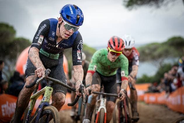 Dutch Pim Ronhaar pictured in action during the men s elite race of the Cyclocross World Cup, in Terralba, Sardinia, Italy, Sunday 07 December 2025, stage 3 (out of 12) in the World Cup of the 2026-2027 season. DAVIDxPINTENS  x147208673x