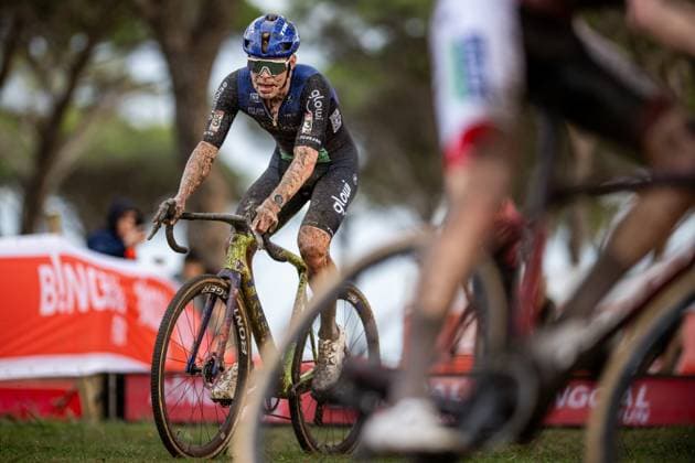 Dutch Pim Ronhaar pictured in action during the men s elite race of the Cyclocross World Cup, in Terralba, Sardinia, Italy, Sunday 07 December 2025, stage 3 (out of 12) in the World Cup of the 2026-2027 season. DAVIDxPINTENS  x147208701x