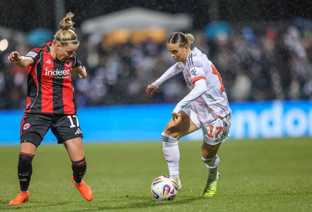 GER, Frankfurt, Eintracht Frankfurt vs FC Bayern Munich, Google Pixel Bundesliga, Football, DFB, Season 2025 2026, Stadion am Brentanobad, 12 Matchday in the picture from l Pia Sophie Wolter Eintracht Frankfurt 17 , Klara Bühl Bayern Munich 17 DFB DFL REGULATIONS PROHIBIT ANY USE OF PHOTOGRAPHS AS IMAGE SEQUENCES AND OR QUASI VIDEO, 07 12 2026 Copyright: HMBxMedia HendrikxHamelau