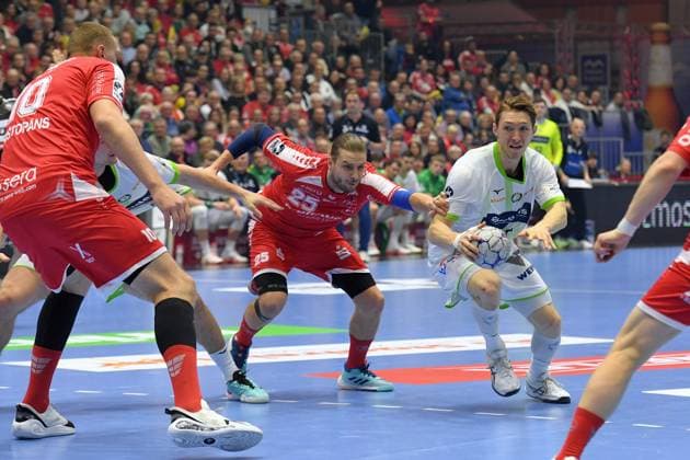 Justin Mueller HSG Wetzlar 25 on the ball , Dainis Kristopans MT Melsungen 10 , Olle Forsell Schefvert MT Melsungen 25 M , GER, MT Melsungen HSG Wetzlar, Handball, 1 Bundesliga, 15 Matchday, Season 2025 2026, 07 12 2025, GER, MT Melsungen HSG Wetzlar, Handball, 1 Bundesliga, 15 Matchday, Season 2025 2026, 07 12 2025 Kassel Copyright: xEibner-Pressefotox xRolandxSippelx EP_RSL