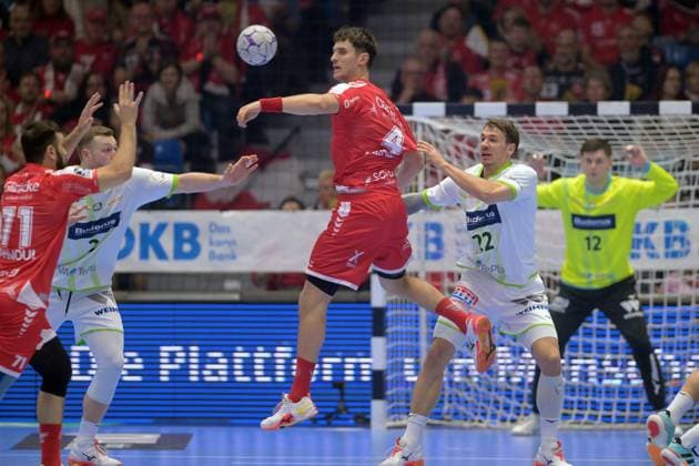 Nikolaj Enderleit MT Melsungen 4 M , Jona Schoch HSG Wetzlar 22 , Nikola Grahovac HSG Wetzlar 2 , Mohamed Amine Darmoul MT Melsungen 71 L , GER, MT Melsungen HSG Wetzlar, Handball, 1 Bundesliga, 15 Matchday, Season 2025 2026, 07 12 2025, GER, MT Melsungen HSG Wetzlar, Handball, 1 Bundesliga, 15 Matchday, Season 2025 2026, 07 12 2025 Kassel Copyright: xEibner-Pressefotox xRolandxSippelx EP_RSL