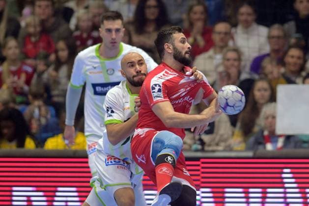Mohamed Amine Darmoul MT Melsungen 71 on the ball , David Cyrill Akakpo HSG Wetzlar 20 , GER, MT Melsungen HSG Wetzlar, Handball, 1 Bundesliga, 15 Matchday, Season 2025 2026, 07 12 2025, GER, MT Melsungen HSG Wetzlar, Handball, 1 Bundesliga, 15 Matchday, Season 2025 2026, 07 12 2025 Kassel Copyright: xEibner-Pressefotox xRolandxSippelx EP_RSL
