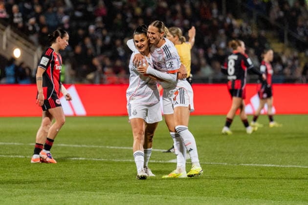 Celebration for the goal to 0 1 by Klara Buehl FC Bayern Muenchen, 17 , GER, Eintracht Frankfurt vs FC Bayern Muenchen, Football, Google Pixel Womens Bundesliga, Matchday 12, Season 2025 2026, 07 12 2025, DFB REGULATES PROHIBIT ANY USE OF PHOTOGRAPHS AS IMAGE SEQUENCES AND OR QUASI VIDEO, GER, Eintracht Frankfurt vs FC Bayern Muenchen, Football, Google Pixel Womens Bundesliga, Matchday 12, Season 2025 2026, 07 12 2025 Frankfurt am Main Copyright: xEibner-Pressefoto Jan-NiclasxGrox EP_JGG