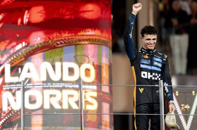ABU DHABI Lando Norris (McLaren) celebrates his world title on the podium at the Yas Marina Circuit after the Abu Dhabi Grand Prix. ANP SANDER KONING xVIxANPxSportx xxANPxIVx 544190157 originalFilename: 544190157.jpg