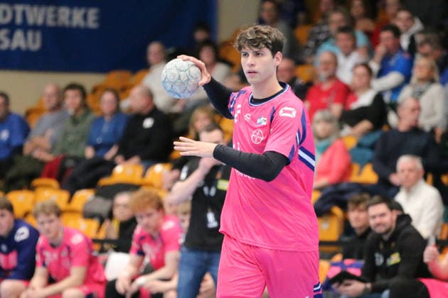 07 12 2025 Handball Men 2025 2026 2 Bundesliga 14 Matchday Dessau Roßlauer HV 06 TSV Bayer Dormagen 1920 Anhalt Arena Dessau Luca Krist Dormagen, 2, pink on the ball Dessau Roßlau Saxony Anhalt Germany