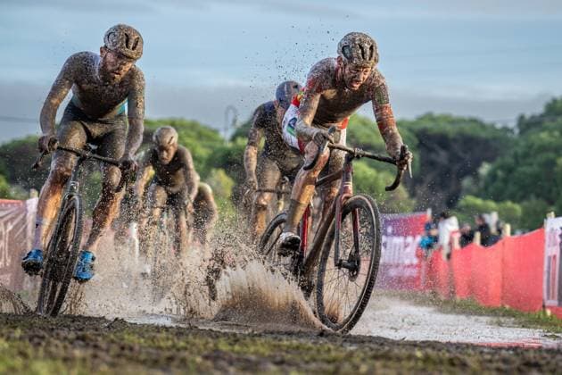 Dutch Joris Nieuwenhuis and Belgian Michael Vanthourenhout pictured in action during the men s elite race of the Cyclocross World Cup, in Terralba, Sardinia, Italy, Sunday 07 December 2025, stage 3 (out of 12) in the World Cup of the 2026-2027 season. DAVIDxPINTENS  x147209639x