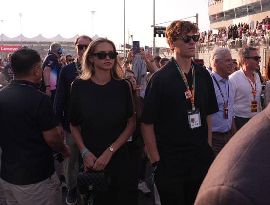 Formula 1 Etihad Airways Abu Dhabi Grand Prix 2025 07 12 2025, Yas Marina Circuit, Abu Dhabi, Formula 1 Etihad Airways Abu Dhabi Grand Prix 2025 , in the picture tennis pro Jannik Sinner with girlfriend Laila Hasanovic nordphotoxGmbHx xBratic nph00250