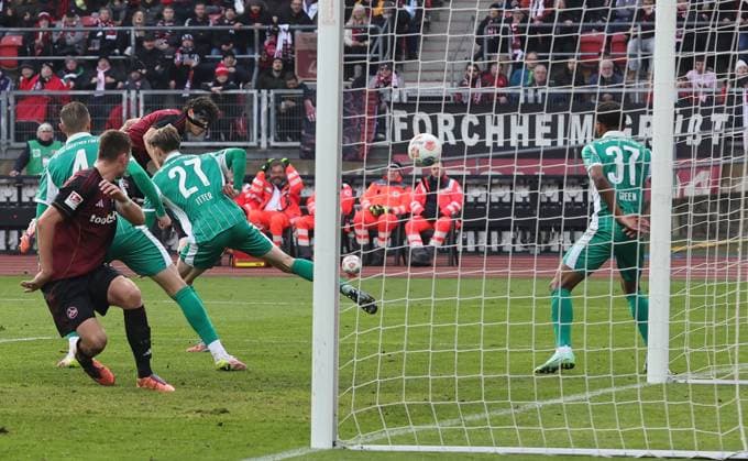 07 12 2025 Soccer Season 2025 2026 2 Soccer Bundesliga 15 Matchday 1 FC Nürnberg FCN Club SpVgg Greuther Fürth Kleeblatt Derby Frankenderby Sportfoto Zink DaMa xdaxmax DFL regulations prohibit any use of photographs as image sequences and or quasi video only for editorial use Fabio Gruber 4, 1 FC Nürnberg FCN with shot on goal